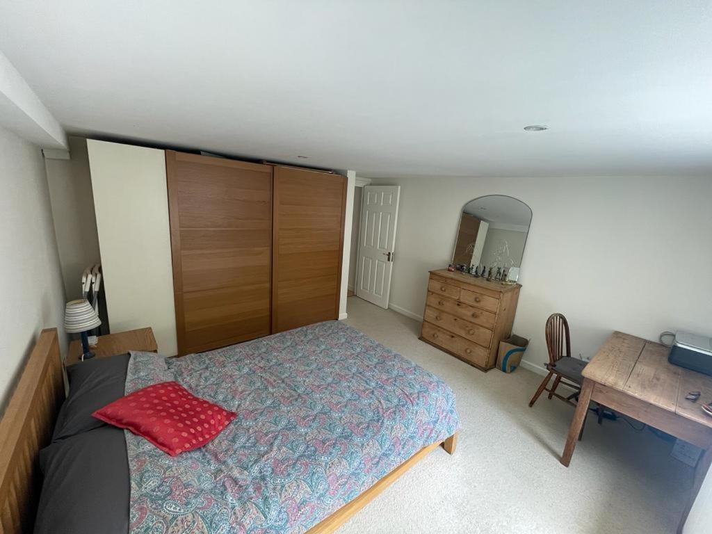 Spacious Holiday Home! London Eksteriør billede