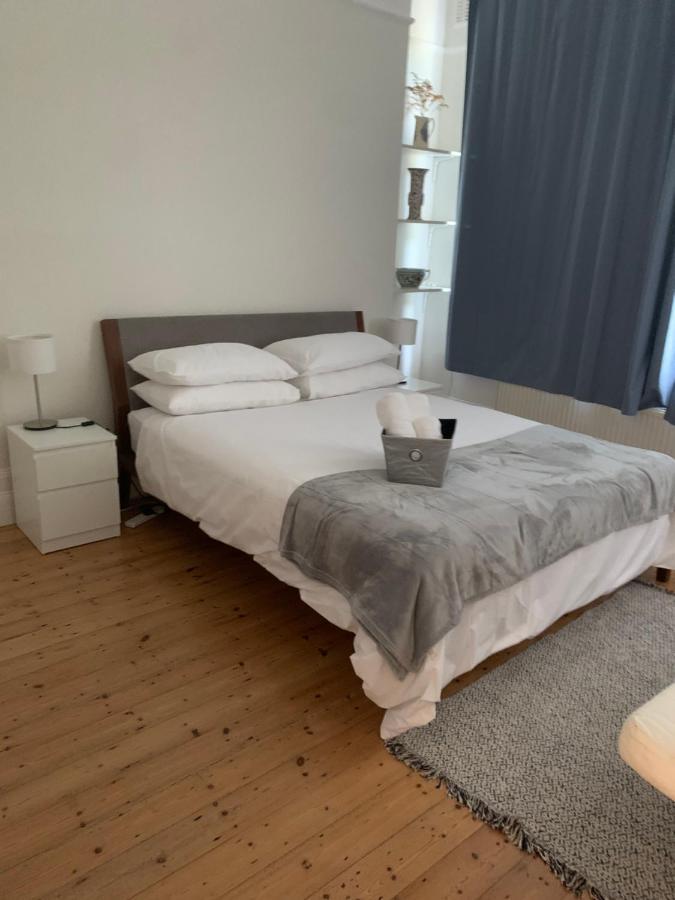 Spacious Holiday Home! London Eksteriør billede